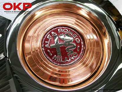 Radkappe Alfa 6C mit rotem Emblem