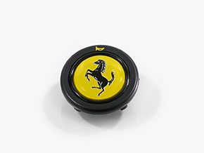 Hupenknopf Momo mit Ferrari Logo